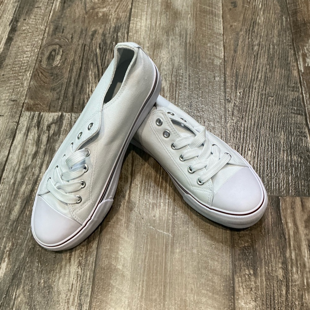 Women’s Classic White Canvas Sneakers Size 8 - Picture 2 of 7